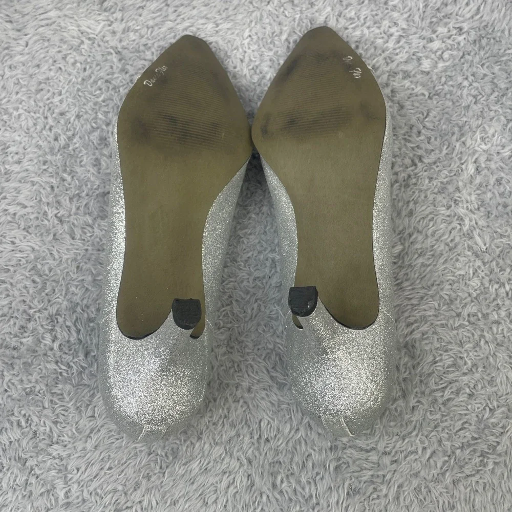 Easy Street Alive 5 Pumps Womens 8.5WW Silver Glitter Pointed Toe Kitten Heels